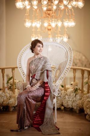 ชุดไทยเจ้าสาว ชุดไทยจักรพรรดิ์ เช่าที่แบมบี้ เวดดิ้ง ห้วยขวาง